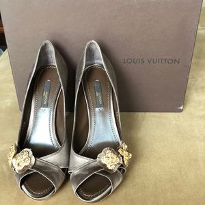 Louis Vuitton Athen Open Toe Pump - Size 345N